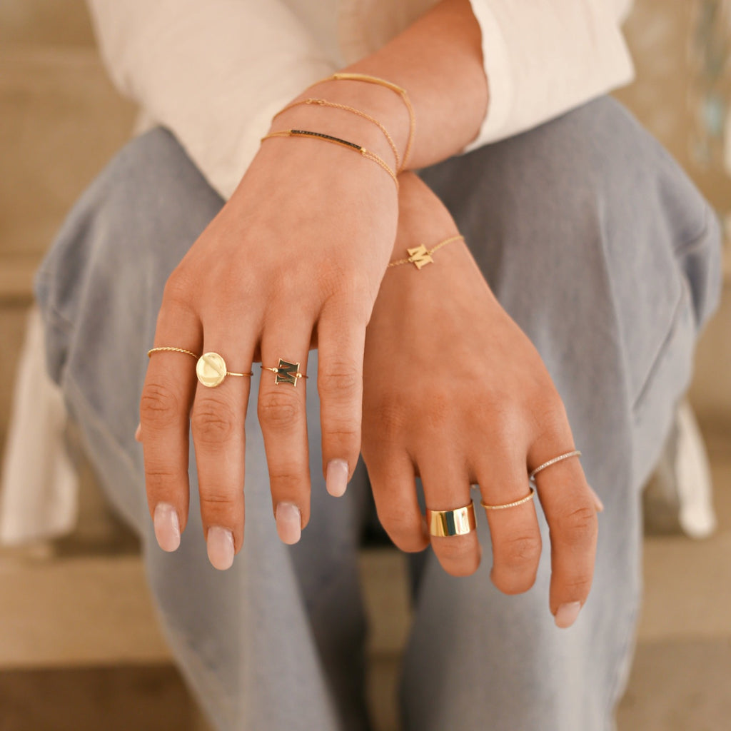 耐久性に優れた18Kゴールドのフラットバンドリング – GioGioJewels